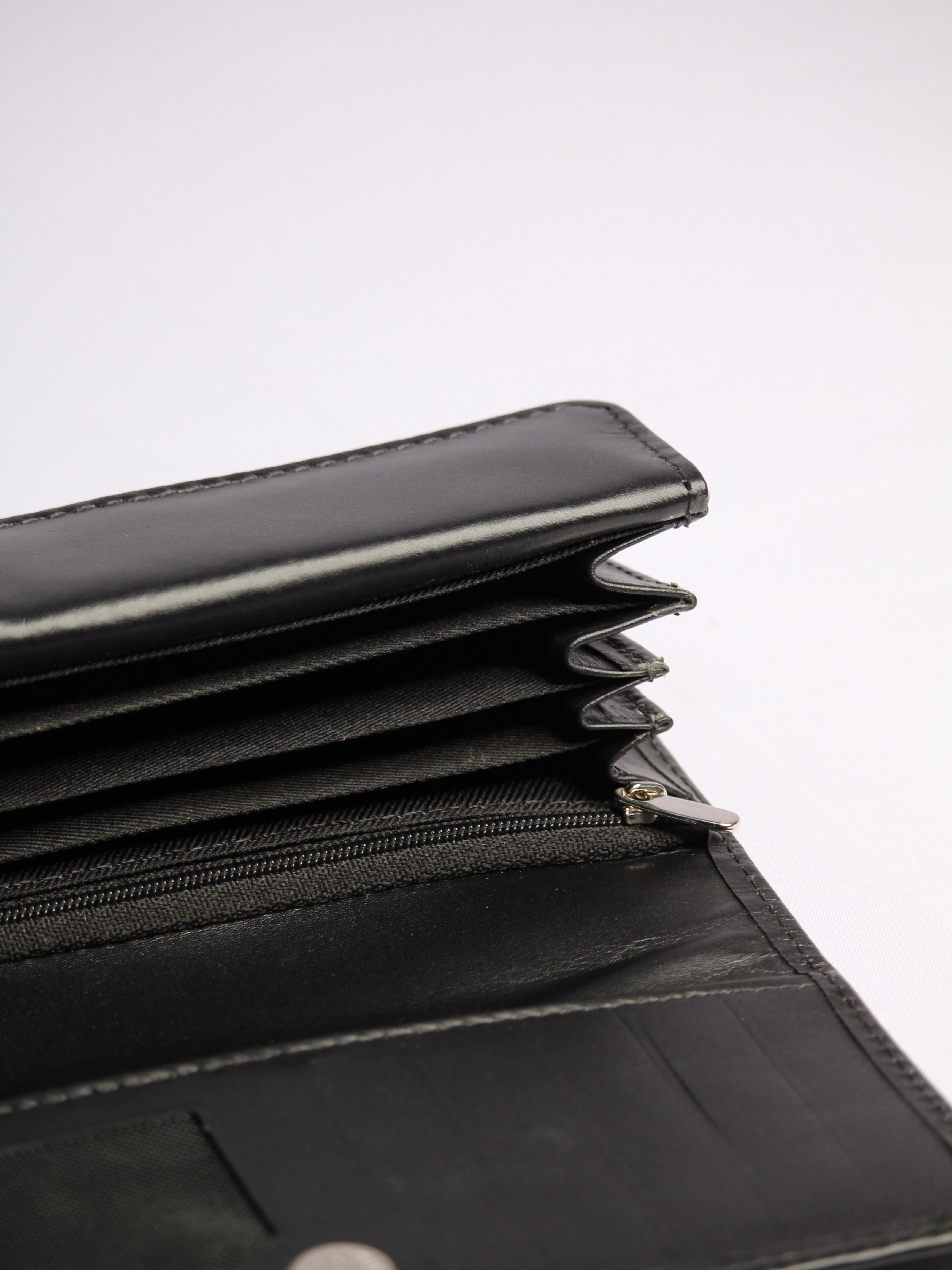 TP The Nova // Weaved Leather Wallet & Clutch