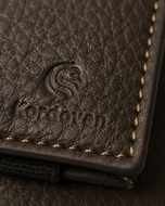 Close-up of the milled leather texture on the elephant grey ILLUSION magic wallet